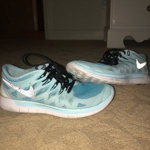 Blue nike free runs